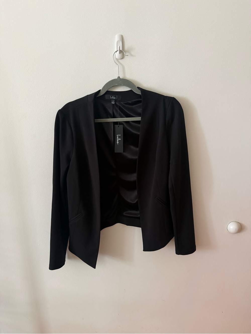 Lulu's Black Open-Front Blazer